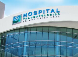 Hospital Ney Arias Lora dispone 80 camas para brindar asistencia en víspera de Año Nuevo El director del Hospital Universitario Docente Traumatológico Dr. Ney Arias Lora, Julio Landrón, aseguró que el centro de salud está preparado para brindar asistencia rápida y oportuna ante cualquier eventualidad que se presente durante esta segunda fase del operativo navideño.