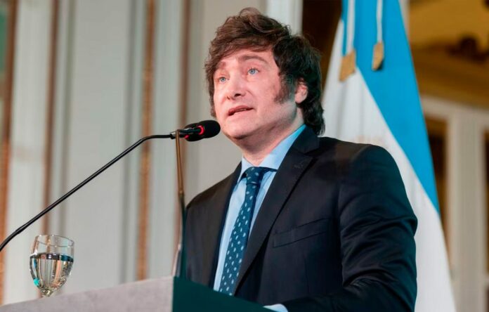 Milei despide por decreto a 7.000 trabajadores estatales