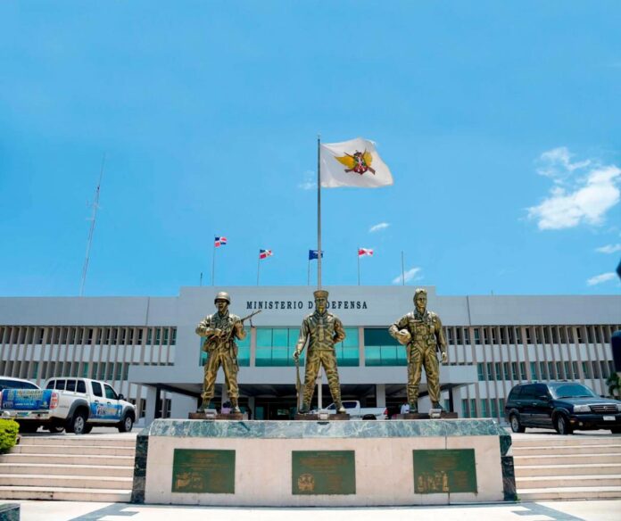 A partir del 15 de enero próximo, el Ministerio de Defensa abrirá sus puertas al mundo del fitness, desarrollando el programa de entrenamiento Militar Fit, dirigido por la entrenadora Karla Demorizi.