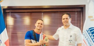 El ministro de la Vivienda y Edificaciones, Carlos Bonilla, dispuso la entrega de un apartamento del Plan Mi Vivienda al gimnasta Audrys Nin Reyes, quien recientemente ganó la medalla de oro en gimnasia en los Juegos Panamericanos de Santiago de Chile 2023.