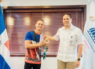 El ministro de la Vivienda y Edificaciones, Carlos Bonilla, dispuso la entrega de un apartamento del Plan Mi Vivienda al gimnasta Audrys Nin Reyes, quien recientemente ganó la medalla de oro en gimnasia en los Juegos Panamericanos de Santiago de Chile 2023.