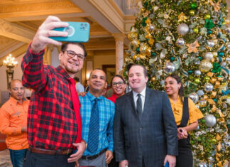 Dan apertura a la navidad en los jardines del Palacio Nacional