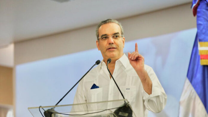 El presidente Luis Abinader suspendió este martes su agenda de trabajo en el interior del país debido a las lluvias provocadas por un sistema frontal al noroeste del territorio. El presidente Luis Abinader suspendió este martes su agenda de trabajo en el interior del país debido a las lluvias provocadas por un sistema frontal al noroeste del territorio.
