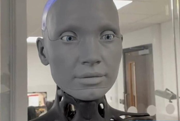 Un robot con ChatGPT que se reconoce en el espejo