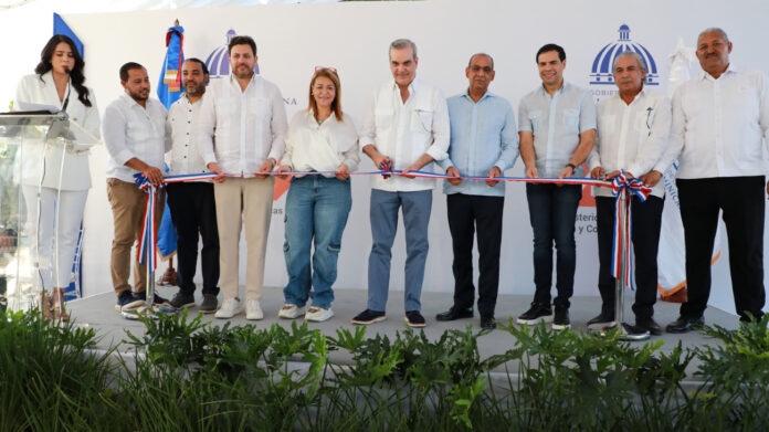 Presidente Abinader inaugura en San José de Ocoa la carretera Arroyo Palma-Bello Sobrante