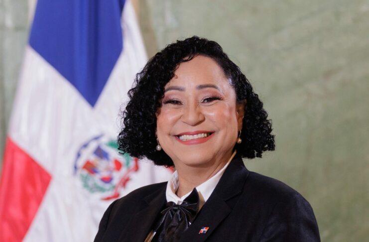 Miriam Germán llora al recordar a su amigo Taten Mejía durante participación de la hija del revolucionario