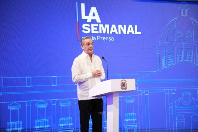 El Gobierno, a través del Ministerio de Trabajo, retomó los planes para el impulso del teletrabajo en la República Dominicana. Durante la pandemia provocada por el COVID-19 las jornadas de trabajo remoto se asumieron y generaron un debate sobre su regulación, pero luego se descontinuó el debate.