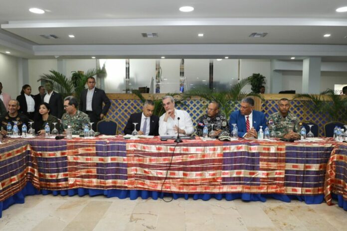 El presidente Luis Abinader encabeza la reunión de seguimiento al Plan de la Seguridad Ciudadana.
