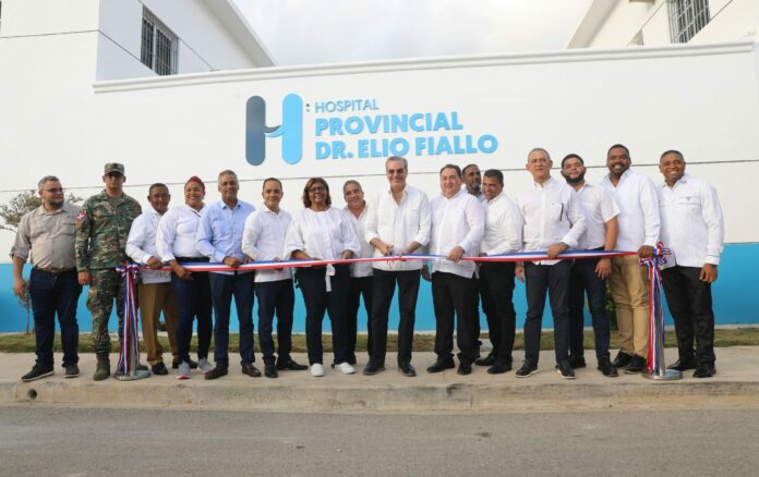 El presidente Luis Abinader entregó este miércoles el remozado Hospital Provincial Doctor Elio Fiallo y el nuevo Centro de Primer Nivel Pedernales 3-4, que acercan a la población a los servicios y atenciones sanitarias en espacios dignos.