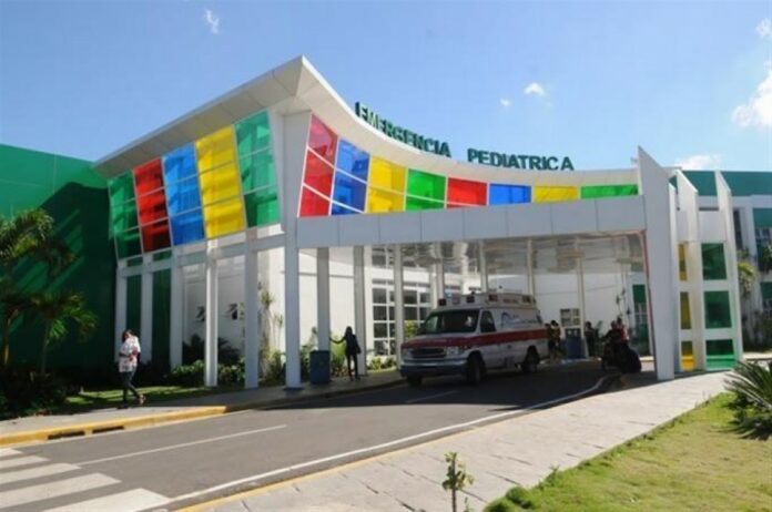 Al menos 22 casos de dengue fueron reportados este viernes en el Hospital Regional Infantil Doctor Arturo Grullón en la provincia de Santiago.