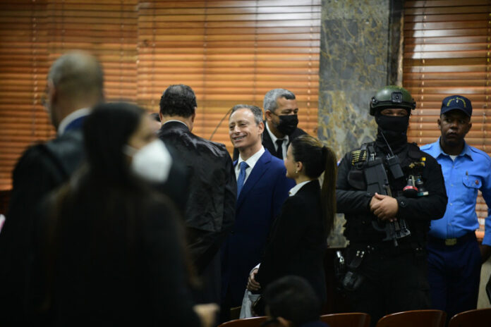 El juez Amauri Martínez, del Segundo Juzgado de Instrucción del Distrito Nacional, retoma hoy las audiencias del juicio preliminar de Operación Medusa, caso de corrupción que involucra al exprocurador general Jean Alain Rodríguez y a otras 62 personas físicas y jurídicas.