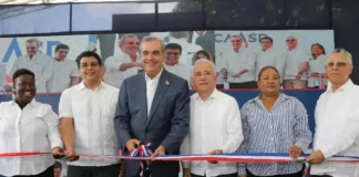 El presidente Luis Abinader encabezó ayer el acto en el que la Corporación del Acueducto y Alcantarillado de Santo Domingo (CAASD) inauguró la saneada cañada Cachón Oeste, con una inversión de RD$68 millones y que beneficiará a cientos de familias en el municipio de Santo Domingo Este.