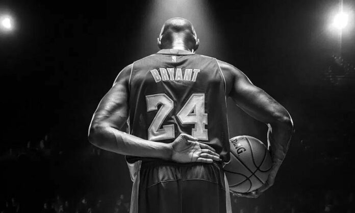 Hace cuatro años, el baloncesto perdía a uno de los mejores jugadores que jamás haya tenido este deporte. El 26 de enero de 2020, Kobe Bryant fallecía a los 41 años en un accidente de helicóptero cuando se dirigía a un partido de su hija Gianna, de 13, y sus amigas. Murieron ellos dos y las otras siete personas que viajaban en la aeronave, incluido el piloto, sobre el que recayó la responsabilidad del siniestro después de las investigaciones realizadas.