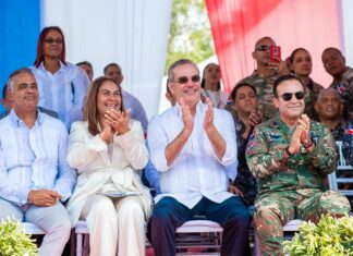 Presidente Abinader encabeza desfile cívico, militar y policial por 211 aniversario del natalicio de Juan Pablo Duarte También entrega 186 apartamentos del Plan Familia Feliz y supervisa Hospital Regional cuya primera etapa se entregará en este verano