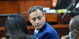 El Consejo de Defensa de Jean Alain Rodríguez reiteró al residente de la República, Luis Abinader Corona, en su condición de Jefe de Estado y Gobierno de la República Dominicana, así como a la procuradora Miriam Germán Brito, a quien este le delegó, cumplir con la Decisión No. 46/2023 del Consejo de Derechos Humanos de la ONU que solicitó formalmente al Gobierno dominicano la inmediata puesta en libertad mientras continua el natural proceso en su contra, al determinar que la actual prisión es arbitraria y sin peligro de fuga.