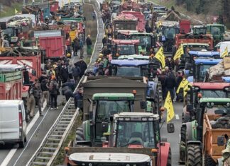 Agricultores bloquean varias carreteras en Francia