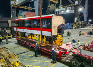 Llegó al país el primer tren del Monorriel de Santiago Llegó a República Dominicana el primer tren del Monorriel de Santiago, una obra de vital importancia para el sistema de transporte público colectivo en la ciudad.