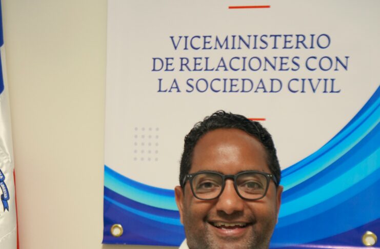 Dice en el gobierno decide la sociedad civil