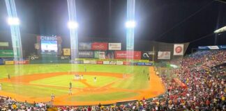 Dos mujeres protagonizaron una fuerte pelea la noche de este martes en las gradas del Estadio Quisqueya Juan Marichal, mientras se desarrollaba el partido entre Tigres del Licey y Leones del Escogido.