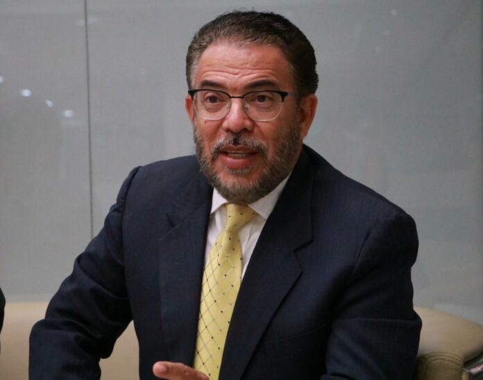 PRM anuncia candidatura de Guillermo Moreno a senador por el Distrito Nacional El Partido Revolucionario Moderno (PRM), anunció oficialmente a Guillermo Moreno como su candidato a senador por el Distrito Nacional. Moreno no estuvo presente en el acto, Fidelio Despradel y el diputado Pedro Martínez, estuvieron en su representación, asegurando que el partido Alianza País también apoyará la candidatura a la reelección de Luis Abinader.