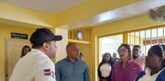Roberto Hernández Basilio, director general de la Dirección General de Servicios Penitenciarios y Correccionales (DGSPC), y el Defensor del Pueblo, Pablo Ulloa, visitaron ayer lunes el Centro de Corrección y Rehabilitación Najayo Mujeres, de San Cristóbal, para supervisar las condiciones de salud de la privada de libertad Dhayana Reynoso, de quien se denunció que padece de cáncer avanzado.