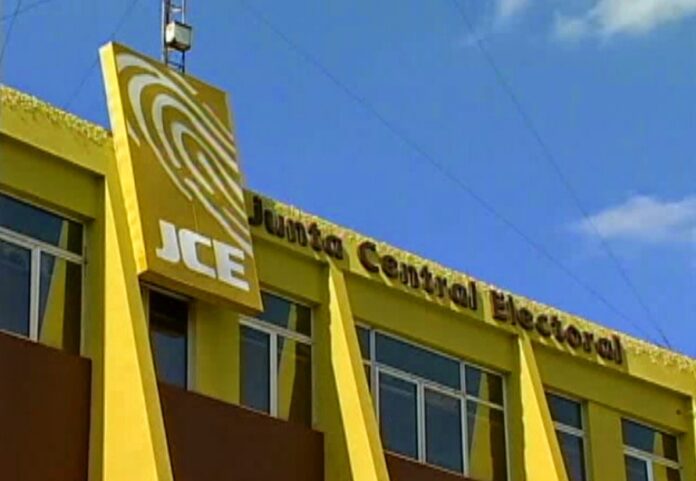 La Junta Central Electoral (JCE), con miras a las elecciones municipales del 18 de febrero próximo, y en cumplimiento con el calendario electoral, presentó el cronograma a los partidos, agrupaciones y movimientos políticos, así como a la ciudadanía en general, que contiene los plazos legales del mes de enero de 2024.