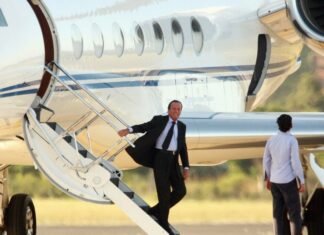 Técnicos del servicio de Inspección de Cuarentena Vegetal (AIPC) del Ministerio de Agricultura en el aeropuerto Punta Cana decomisaron un alijo de frutas y vegetales que pretendía entrar a territorio dominicano el artista español Julio Iglesias por la terminal aérea.