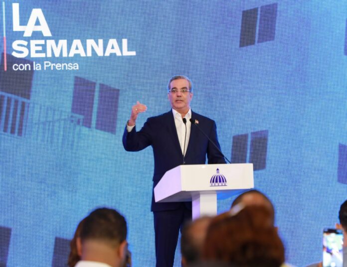 Abinader se muestra abierto a modificación de cuestionada Ley 1-24 El presidente Luis Abinader se mostró este lunes abierto a una posible modificación de la cuestionada Ley 1-24 que reestructura el sistema nacional de inteligencia y que, según varios sectores, vulnera derechos fundamentales como la libertad de presa.