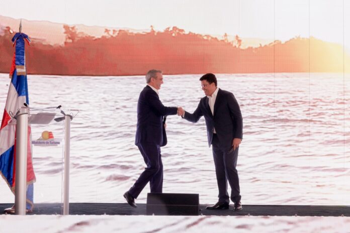 El ministro de Turismo, David Collado, informó que ese sector registró un crecimiento superior al 36 por ciento con relación al año 2019 y superó con más 300 mil la meta de los 10 millones de visitantes.