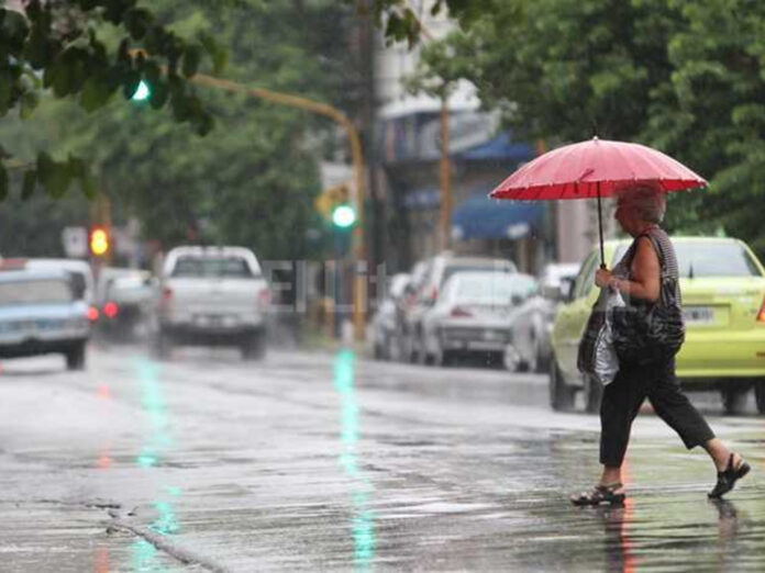 La Oficina Nacional de Meteorología (Onamet), informó este viernes, que el patrón meteorológico estará bajo la influencia del viento predominante del este, que en determinadas ocasiones ingresará núcleos nubosos hacia nuestra área, que producirán desde la mañana lluvias pasajeras en el noreste, especialmente La Altagracia, El Seibo, Hato Mayor, Samaná y María Trinidad Sánchez.