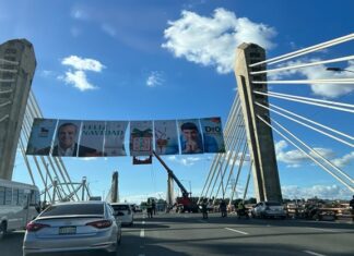 Se oponen a propaganda política en puente Juan Bosch Además de causar contaminación visual, el gigante cruzacalles alusivo a la Navidad y a la promoción de candidaturas sobre el puente Juan Bosch, es violatorio a la Ley 20-2023 sobre Régimen Electoral, que prohíbe la instalación de ese tipo de propagandas en edificaciones públicas.