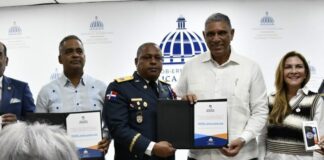 Como parte de la continuación del proceso de dignificación de los Cuerpos de Bomberos del país, el Ministerio de Interior y Policía anunció este miércoles otras medidas que incluyen un seguro de vida, a través de «Seguro Banreservas», con una cobertura de hasta un millón de pesos y otros beneficios para dignificar la labor que realizan esos “héroes”.