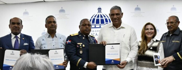 Como parte de la continuación del proceso de dignificación de los Cuerpos de Bomberos del país, el Ministerio de Interior y Policía anunció este miércoles otras medidas que incluyen un seguro de vida, a través de «Seguro Banreservas», con una cobertura de hasta un millón de pesos y otros beneficios para dignificar la labor que realizan esos “héroes”.