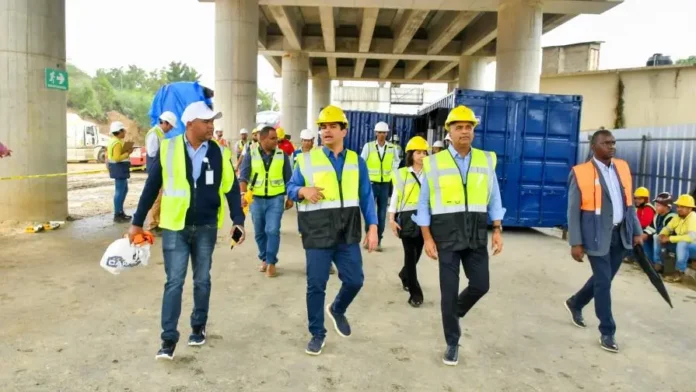 El ministro de la Presidencia, Joel Santos, anunció este martes que el segundo tren de los 15 que conformarán el monorriel de Santiago, así como la culminación de los trabajos de obra gris de la Estación Central del Sistema Integrado de Transporte de Santiago estarán listos para finales del primer trimestre del año.