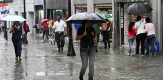 La Oficina Nacional de Meteorología informó que durante las primeras horas del día se observan nublados pasajeros, producto de los efectos de una vaguada prefrontal que se ubica al noroeste de nuestro territorio, asociado a un frente frío sobre las Bahamas, que generan lluvias aisladas y débiles sobre provincias como San Cristóbal, San José de Ocoa, Barahona y Pedernales.