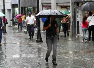 Se producirán algunas precipitaciones para este sábado, según Onamet La Oficina Nacional de Meteorología informó que durante las primeras horas del día se observan nublados pasajeros, producto de los efectos de una vaguada prefrontal que se ubica al noroeste de nuestro territorio, asociado a un frente frío sobre las Bahamas, que generan lluvias aisladas y débiles sobre provincias como San Cristóbal, San José de Ocoa, Barahona y Pedernales.