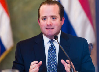 El ministro administrativo de la Presidencia, José Ignacio Paliza, dijo que tomará a partir del próximo miércoles 17 de enero licencia en sus funciones de este cargo.