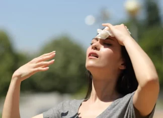 Temperaturas ligeramente calurosas en gran parte del país La Oficina Nacional de Meteorología informó, que producto de la incidencia en nuestra área de pronóstico de un sistema anticiclónico, se seguirá observando un cielo mayormente soleado sobre gran parte del país, pero que prevén la ocurrencia de ocasionales lluvias débiles y aisladas en diferentes localidades de las regiones: noreste, suroeste y los sistemas montañosos.