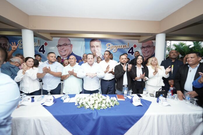 PRM juramenta exprecandidatos alcaldes del PLD y la FP en Esperanza Los exprecandidatos alcalde en el municipio de Esperanza, Tobias Rodríguez, del Partido de la Liberación Dominicana (PLD) y Edward Blanco, de la Fuerza del Pueblo (FP), fueron juramentados este miércoles por el presidente del Partido Revolucionario Moderno (PRM), José Ignacio Paliza.