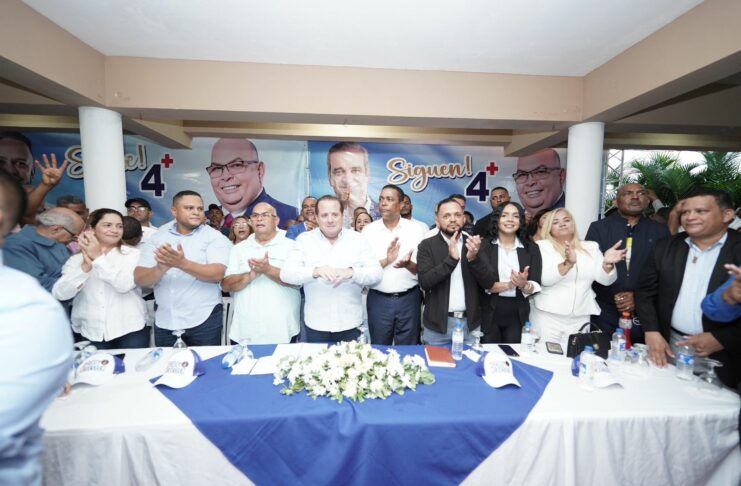 PRM juramenta exprecandidatos alcaldes del PLD y la FP en Esperanza Los exprecandidatos alcalde en el municipio de Esperanza, Tobias Rodríguez, del Partido de la Liberación Dominicana (PLD) y Edward Blanco, de la Fuerza del Pueblo (FP), fueron juramentados este miércoles por el presidente del Partido Revolucionario Moderno (PRM), José Ignacio Paliza.