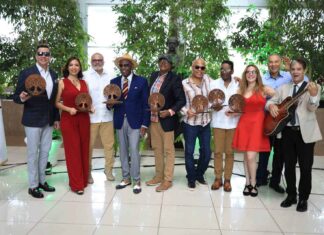 Artistas que respaldan Plan Nacional de Reforestación son reconocidos El Ministerio de Medio Ambiente y Recursos Naturales (MMARN) realizó este martes un acto de agradecimiento a reconocidos artistas que se han sumado en forma desinteresada a una iniciativa que busca motivar a la población a integrarse al Plan Nacional de Reforestación y Restauración de Ecosistemas Forestales.