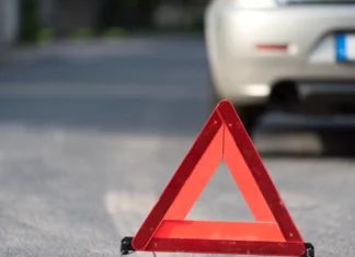 Choque de dos patanas, una yipeta y un minibús deja lesionados en Santiago Al menos 10 personas lesionadas, cinco de las cuales fueron trasladadas a distintos centros de salud, tras el choque de dos camiones, una yipeta y un autobús de pasajeros en la autopista Joaquín Balaguer en el sector La Delgada, en la provincia de Santiago.