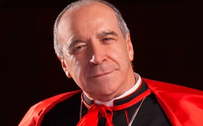 La cirugía de cadera a la que sería sometido este viernes el cardenal Nicolás de Jesús López Rodríguez por las fracturas que sufrió el pasado martes, fue pospuesta para la próxima semana, informó el padre Manuel Ruiz a Diario Libre. El cambio de fecha se debió a la ausencia del anestesiólogo, quien se encuentra fuera del país.