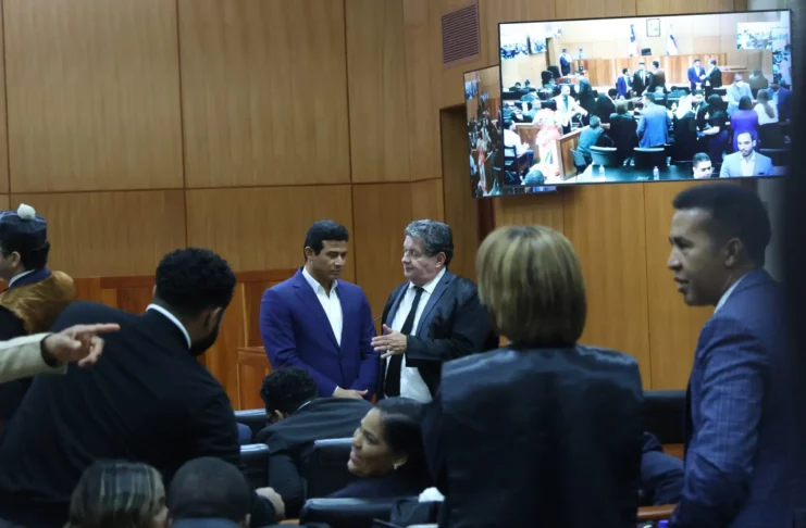 Tribunal declara en rebeldía y ordena el arresto de acusada en caso Coral y Coral 5G