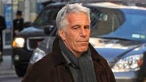 La temida “lista Epstein”: estos son los nombres de los poderosos que aparecen vinculados al explotador sexual de menores Este miércoles se hicieron públicos cientos de documentos judiciales sellados relacionados con el fallecido delincuente sexual Jeffrey Epstein. En los últimos días, el tema ha acaparado la atención mediática tanto en Estados Unidos como en el resto del mundo ante la expectativa de que contengan nombres de figuras prominentes relacionadas con el multimillonario.