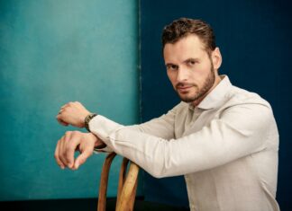 Adan Canto, actor mexicano conocido por sus papeles en 'X Men' y 'Narcos', entre otros, ha fallecido a los 42 años. Su publicista, Jennifer Allen, lo hizo público y reveló que Canto ha muerto por un cáncer de apéndice, enfermedad que había decidido mantener en privado. "Adan tenía una profundidad espiritual que muy pocos llegaron a conocer en verdad. Aquellos que pudieron conocerle cambiaron para siempre. Mucha gente lo extrañará profundamente", afirmó Allen a través de un comunicado.