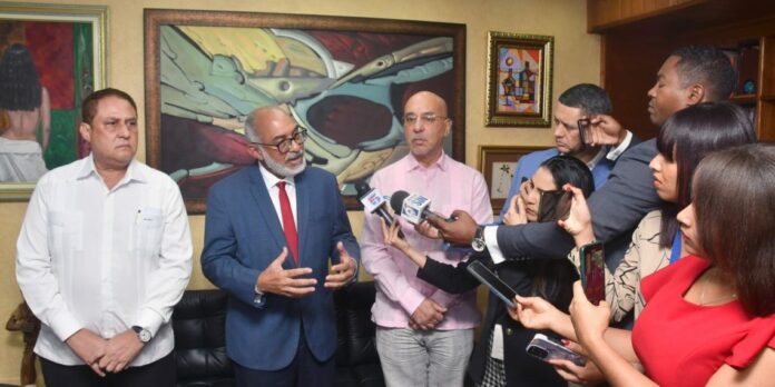 Este martes se reinicia el diálogo entre el Gobierno y sectores que objetan aspectos específicos de la Ley 1-24 que crea la Dirección Nacional de Investigaciones (DNI), a los fines de consensuar una revisión de la controversial legislación.