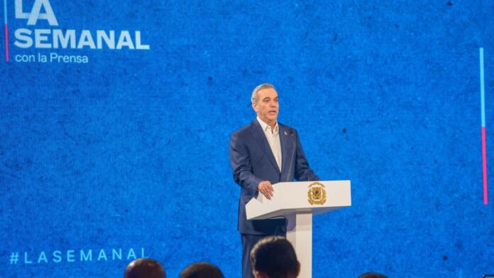 Abinader califica de politiqueras e hipócritas las críticas de la oposición a ley 1-24 que crea la DNI El presidente Luis Abinader dijo este lunes que en cuanto a las críticas a la nueva ley 1-24 que crea la Dirección Nacional de Investigaciones, los políticos opositores actúan con “politiquería e hipocresía” pues la normativa fue aprobada en el Congreso con el consenso de todos los partidos.