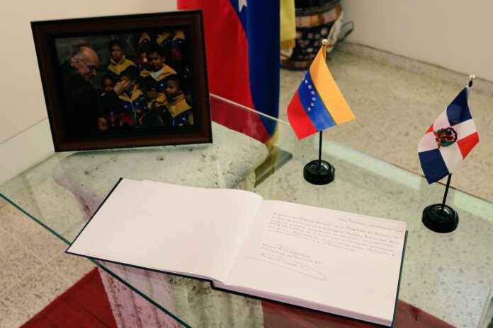 El Ministerio de Relaciones Exteriores y la Embajada Dominicana en Ecuador informaron que debido a manifestaciones de violencia en el país suramericano, el personal diplomático se encuentra trabajando de manera remota, como cierre preventivo.