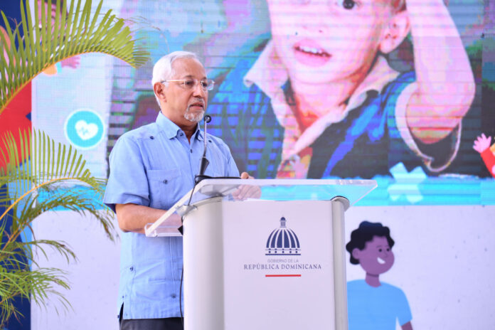 Gobierno anuncia relanzamiento del programa sobre salud escolar El Gobierno dominicano incorporará la atención médica en las escuelas con el objetivo de seguir acercando la salud a la población y fomentar estilos de vida más sanos para los adolescentes y jóvenes.